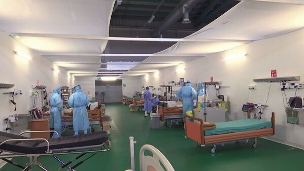 Le travail des médecins russes dans un hôpital de campagne à Bergame

 - Sputnik Afrique