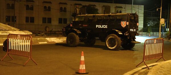 Un fourgon blindé de la police sénégalaise en surveillance à Dakar à la suite de la promulgation de l'état d'urgence par le Président. - Sputnik Afrique