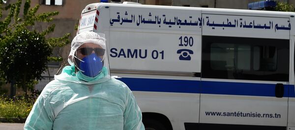 Un médecin du Samu tunisien en tenue de protection - Sputnik Afrique