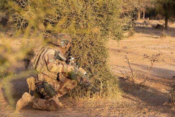 En attendant une solution politique au Sahel, les commandos français poursuivent leur traque - photos En attendant une solution politique au Sahel, les commandos français poursuivent leur traque - photos - Sputnik Afrique
