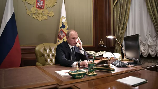 Vladimir Poutine au téléphone - Sputnik Afrique
