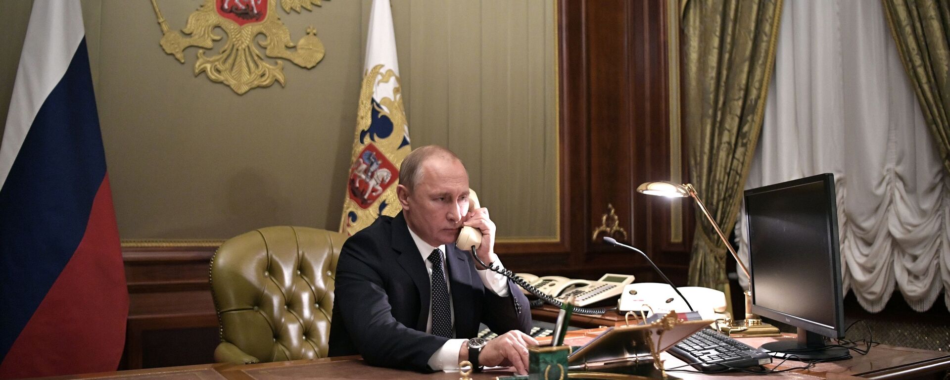 Vladimir Poutine au téléphone - Sputnik Afrique, 1920, 09.02.2021