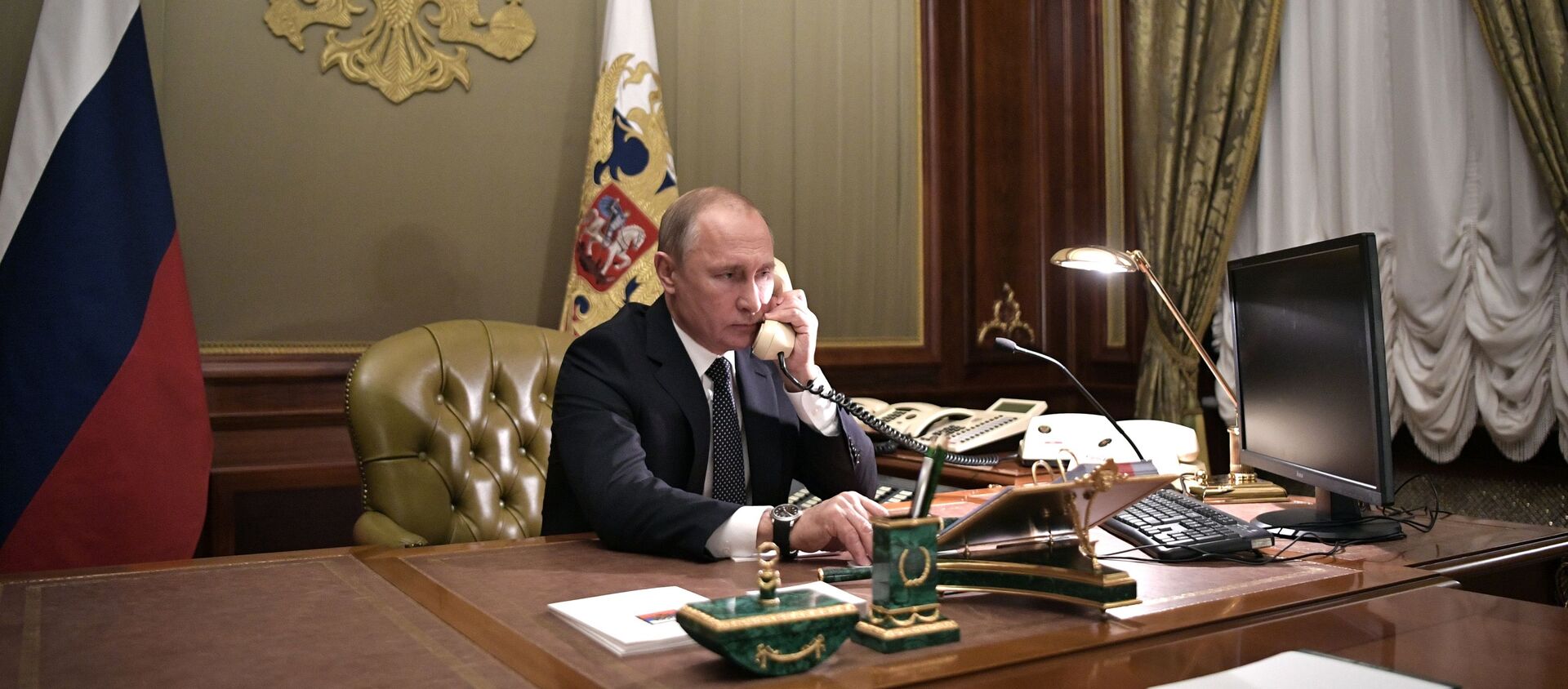 Vladimir Poutine au téléphone - Sputnik Afrique, 1920, 09.02.2021