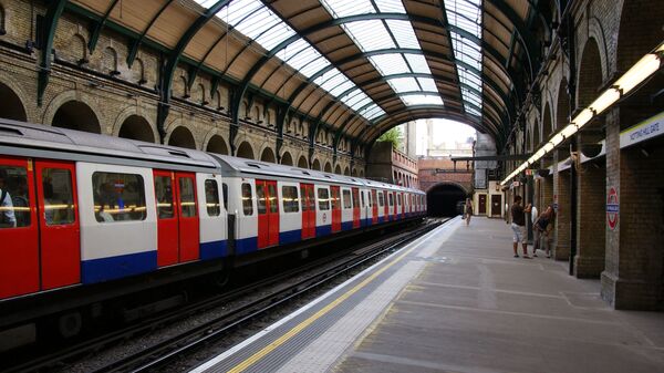 La station Notting Hill Gate du métro londonien (archive photo) - Sputnik Afrique
