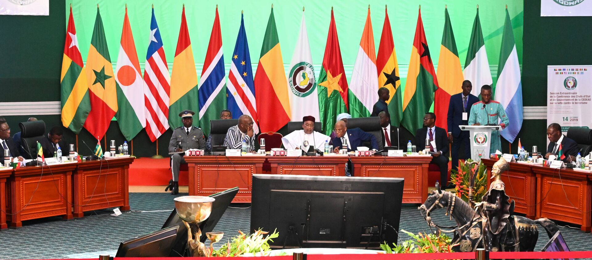 Les chefs d'État africains lors du sommet extraordinaire sur la sécurité du G5, le 19 septembre 2019. - Sputnik Afrique, 1920, 16.04.2020