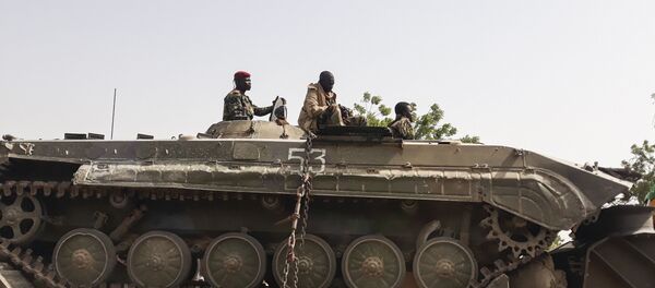 Des soldats de l'armée tchadienne sur un tank au retour d'une mission contre Boko Haram à la frontière du Nigeria. - Sputnik Afrique