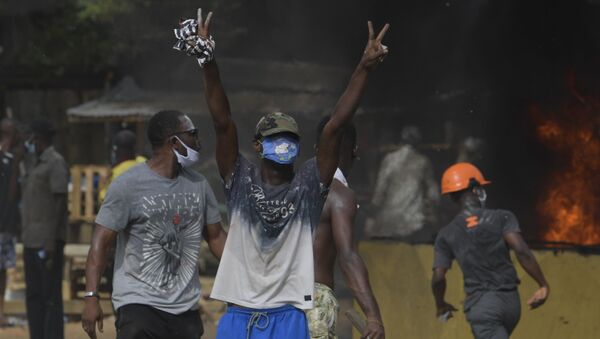 Des émeutes à Yopougon, dans la banlieue d'Abidjan contre la construction d'un centre de dépistage volontaire du coronavirus, le 6 avril 2020. - Sputnik Afrique