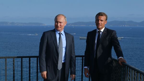 Vladimir Poutine et Emmanuel Macron (archives) - Sputnik Afrique