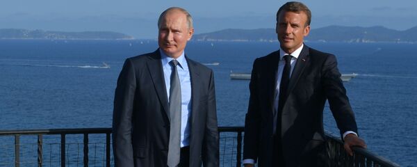 Vladimir Poutine et Emmanuel Macron (archives) - Sputnik Afrique