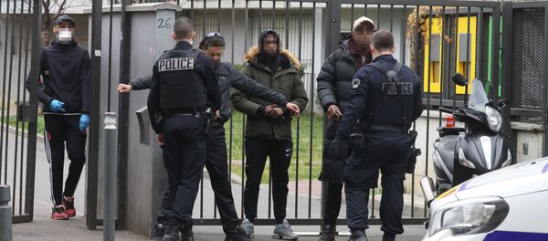 Confinement: contrôle de police dans le 93 - Sputnik Afrique