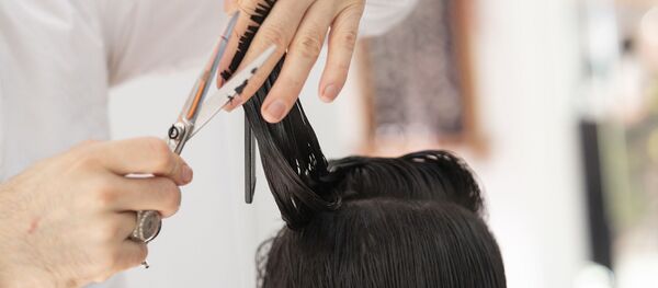 Un coiffeur - Sputnik Afrique