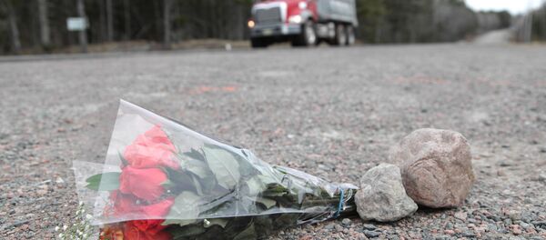 Bouquet en hommage aux victimes de la fusillade en Nouvelle-Écosse (Canada), avril 2020 - Sputnik Afrique