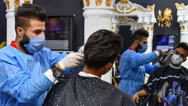 Un salon de coiffure en Irak, pendant la pandémie de coronavirus. - Sputnik Afrique