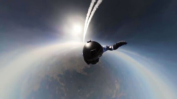 Des militaires russes sautent de 10.000 mètres d'altitude pour atterrir en Arctique

 - Sputnik Afrique