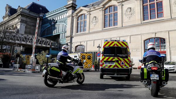Des ambulances près de la Gare d'Austerlitz à Paris, le 1er avril 2020 - Sputnik Afrique