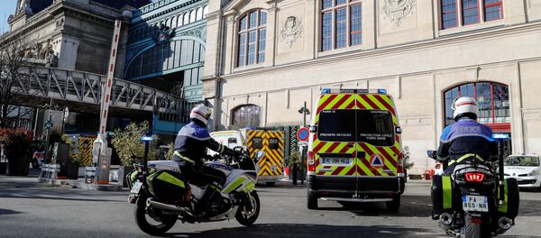 Des ambulances près de la Gare d'Austerlitz à Paris, le 1er avril 2020 - Sputnik Afrique