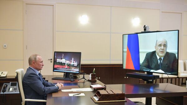 Lors d'une réunion par visioconférence avec Vladimir Poutine, le chef du gouvernement russe Mikhaïl Michoustine a annoncé avoir été testé positif au nouveau coronavirus - Sputnik Afrique