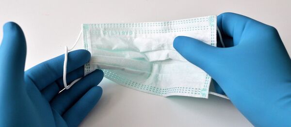 Ce ministre belge se voit offrir un masque qu’il enfile sur les yeux – vidéo - Sputnik Afrique