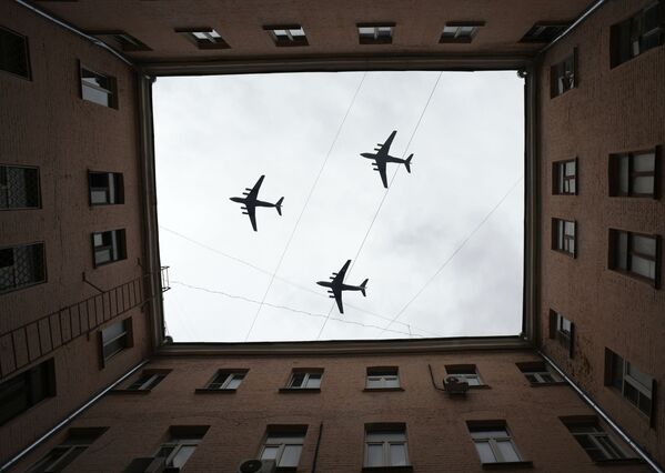 Avions de transport Il-76 au-dessus de Moscou. - Sputnik Afrique