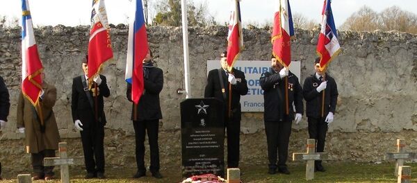 La sépulture du lieutenant de l'armée soviétique Alexis Nikolaew à Meaux, restaurée en 2016 par l'association Mémoire russe - Sputnik Afrique