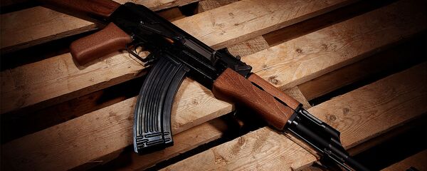 Fusil d'assaut AK-47 (image d'illustration) - Sputnik Afrique