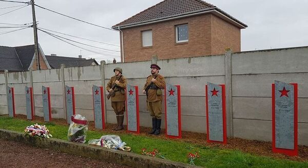 Ces Français et Russes qui font vivre la mémoire des Soviétiques tombés dans l'Hexagone - Sputnik Afrique