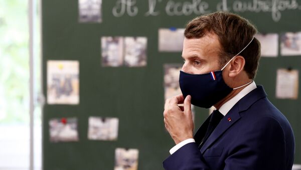 Emmanuel Macron en visite dans un école de Poissy, en région parisienne (5 mai 2020) - Sputnik Afrique