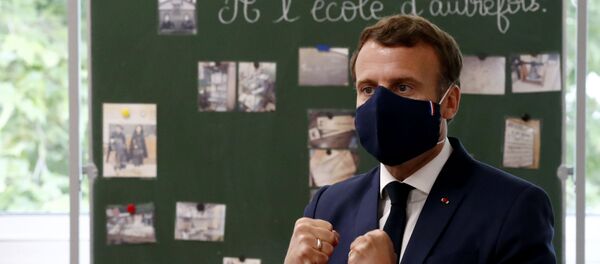 Emmanuel Macron à une école de Poissy  - Sputnik Afrique