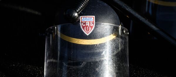 Un casque de CRS - Sputnik Afrique