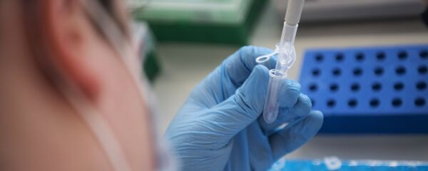 Разработка экспресс-тестов на коронавирус учеными из центра Сколково - Sputnik Afrique