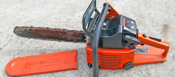 Une tronçonneuse  - Sputnik Afrique