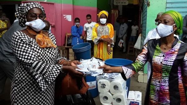 Remise de masques aux femmes du marché de Belleville, Côte d'Ivoire - Sputnik Afrique