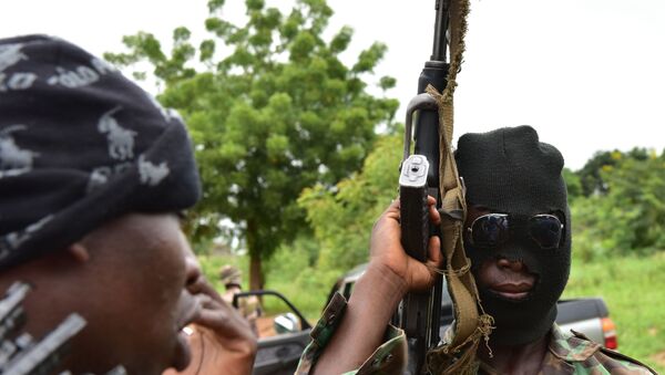 Des rebelles ivoiriens armés - Sputnik Afrique