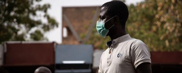 Un homme dans les rues de Ouagadougou, Burkina Faso - Sputnik Afrique