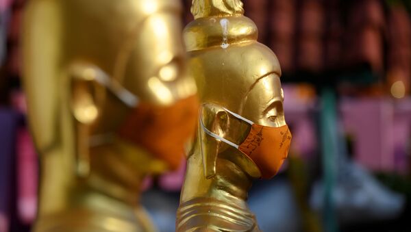 Des statues de Bouddha masqueés à Bangkok - Sputnik Afrique