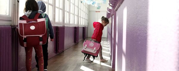 Des enfants dans une école française - Sputnik Afrique