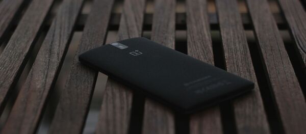 Un smartphone OnePlus - Sputnik Afrique