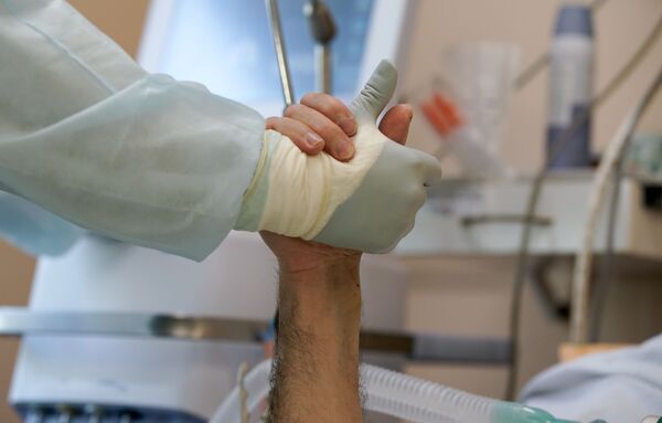 Médecin engagé contre le Covid-19: «En temps de guerre, on n’attend pas que l’ennemi vienne frapper à sa porte» - Sputnik Afrique