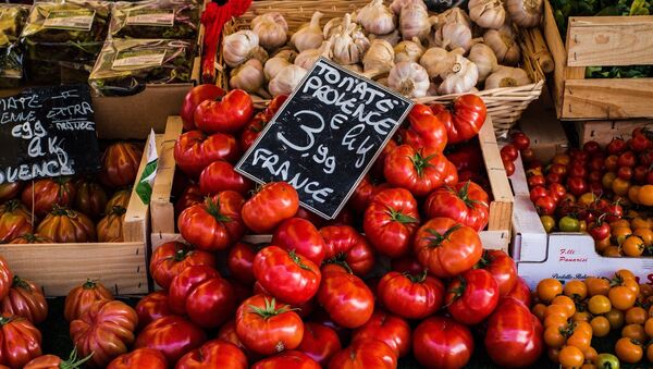Tomates sur l'étal d'un marché - Sputnik Afrique