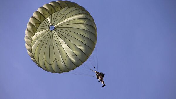 Un parachutiste - Sputnik Afrique