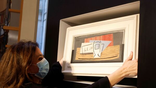  Tirage au sort d'une loterie de charité, désignant le gagnant d'une peinture à l'huile Picasso pour 100 euros chez Christie's Paris - Sputnik Afrique