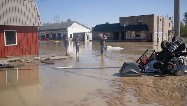Des inondantions à Sanford dans l’État américain du Michigan - Sputnik Afrique