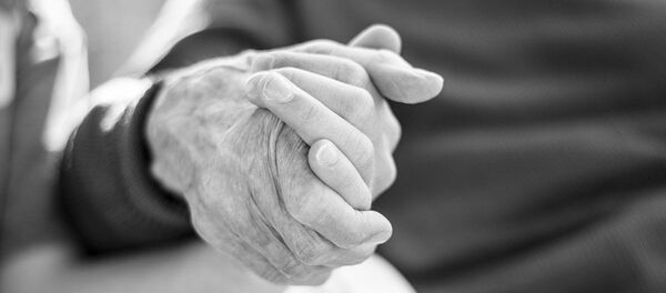 La main d'une personne âgée, image d'illustration La main d'une personne âgée, image d'illustration - Sputnik Afrique