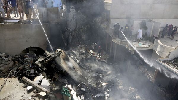 Un avion de ligne de la compagnie Pakistan International Airlines s’est écrasé près de Karachi, 22 mai 2020 - Sputnik Afrique