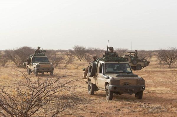 Sahel: les blindés de la Légion étrangère prêts à bondir, les terroristes se renforcent-ils? Sahel: les blindés de la Légion étrangère prêts à bondir, les terroristes se renforcent-ils? - Sputnik Afrique
