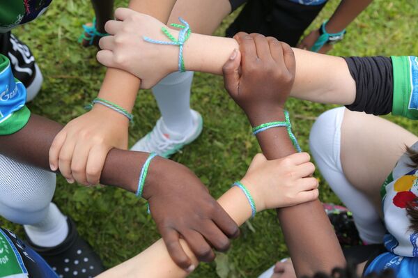 Plus de 10.000 participants se réuniront pour la nouvelle saison du programme de Gazprom «Le football pour l'amitié» Plus de 10.000 participants se réuniront pour la nouvelle saison du programme de Gazprom «Le football pour l'amitié» - Sputnik Afrique