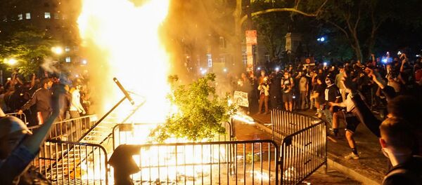 Violences urbaines aux USA suite à la mort de George Floyd - Sputnik Afrique