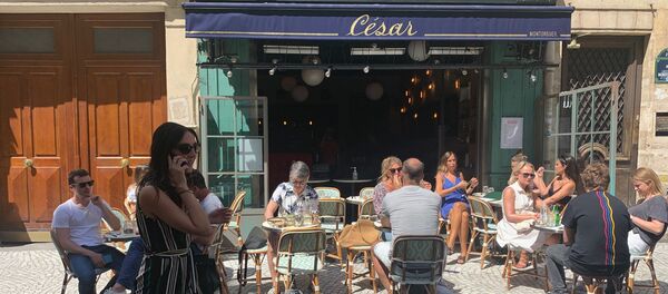 Les terrasses des cafés rouvrent à Paris, la ville entre dans la deuxième phase du déconfinement, 2 juin 2020 Les terrasses des cafés rouvrent à Paris, la ville entre dans la deuxième phase du déconfinement, 2 juin 2020 - Sputnik Afrique