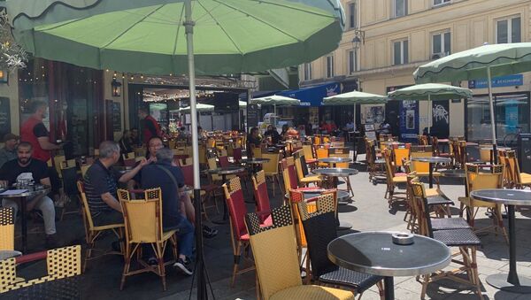 Les terrasses des cafés rouvrent à Paris, la ville entre dans la deuxième phase du déconfinement, 2 juin 2020 - Sputnik Afrique