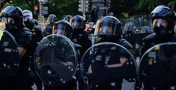 La police à Washington pendant une manifestation pour George Floyd  - Sputnik Afrique